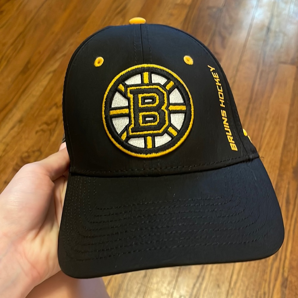 Boston Bruins hat